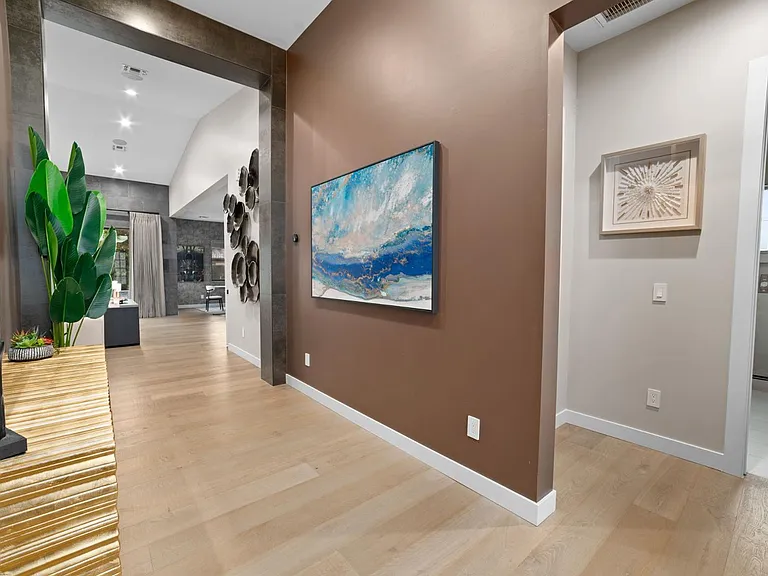 3810 E Clarendon Ave — Photo 11