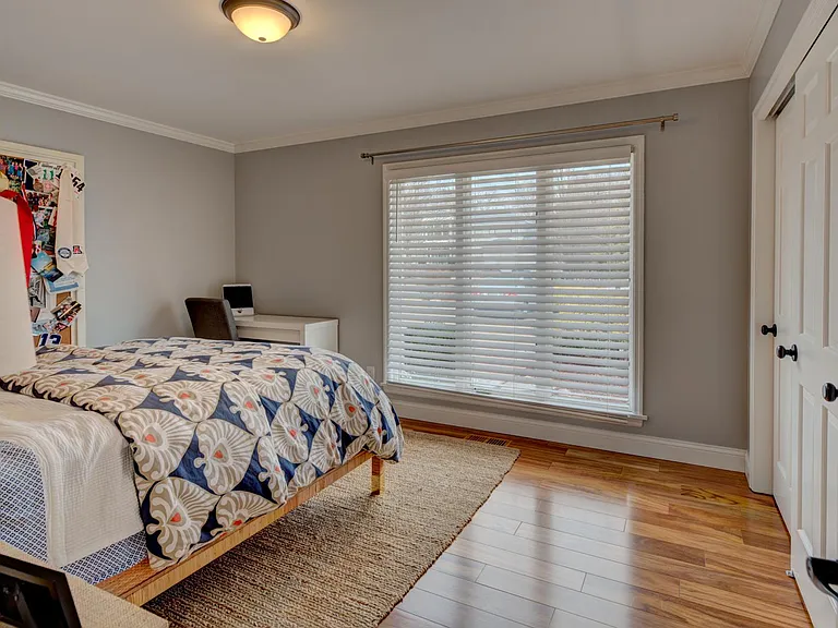 10490 Frontenac Woods Ln — Photo 33
