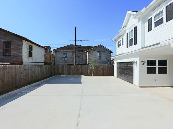 3rd image of 2610 Southmore Blvd Unit B