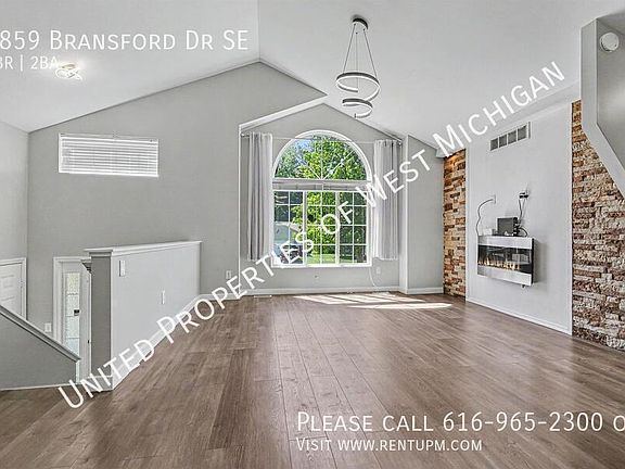 3rd image of 2859 Bransford Dr SE