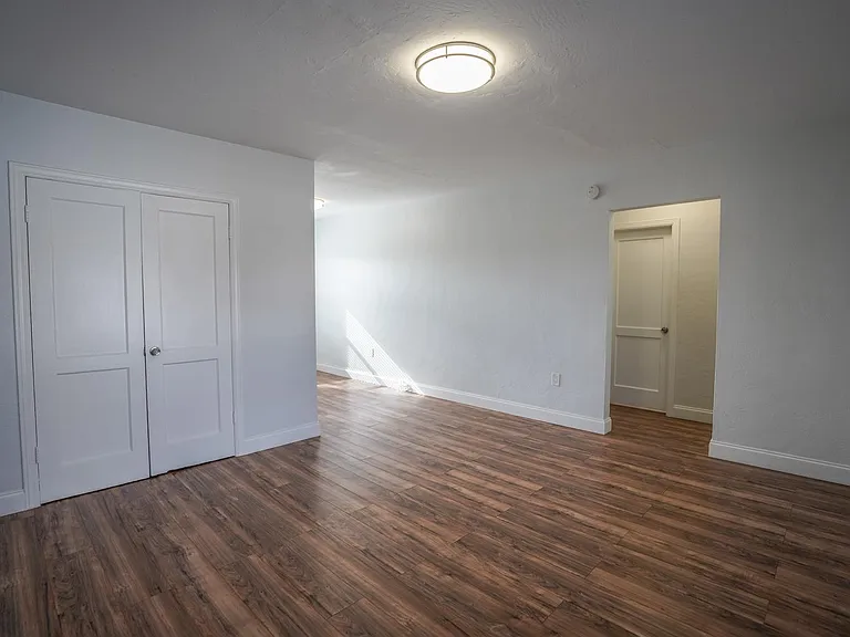 433 NE 82nd St #11 — Photo 9