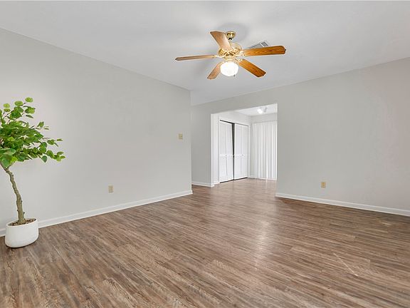 4th image of 1201 Autumn Cir #A