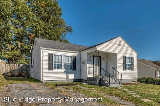1st image of 204 Kaywood Ave
