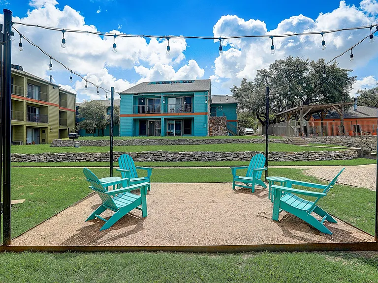 The Oaks Apartments — Photo 18