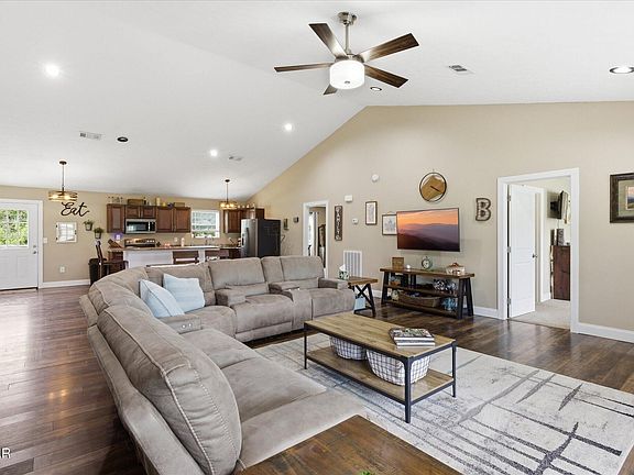 4th image of 1904 Infinity Ln
