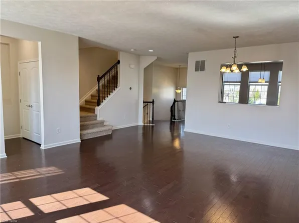 6648 Park Pointe Ct, Cleveland, OH 44124