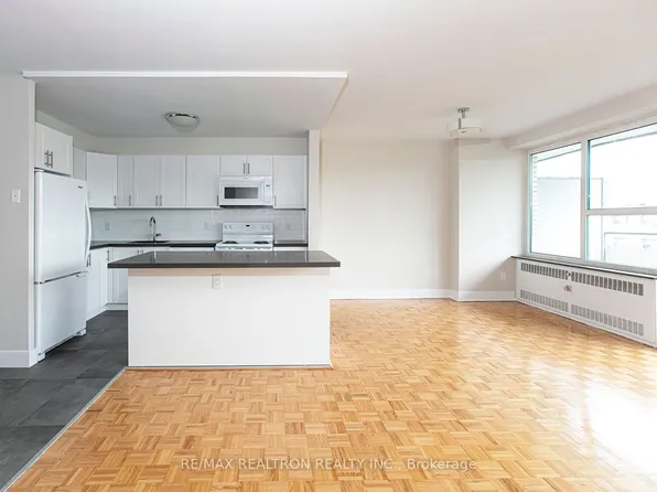 10 Shallmar Blvd #712, Toronto, ON M5N 1J4
