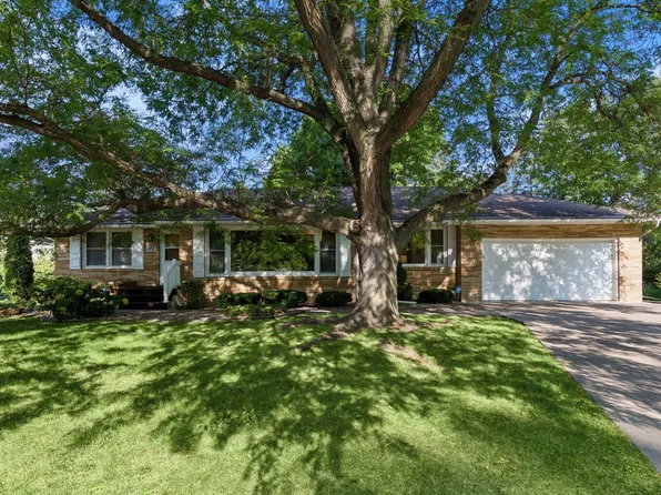 1937 Westwood Cir, Roseville, MN 55113