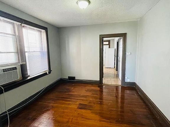 3rd image of 4004 Keokuk St #2E