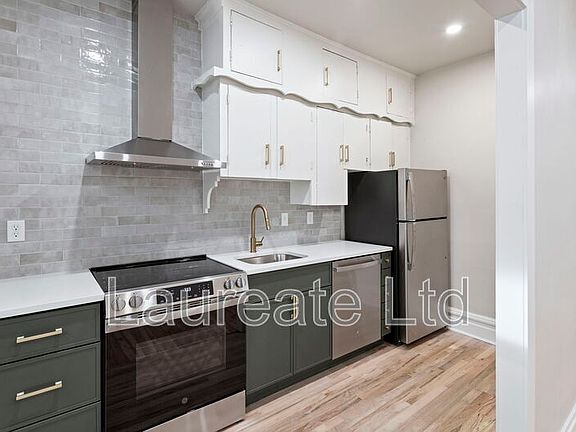 5th image of 1058 N Pearl St APT 2