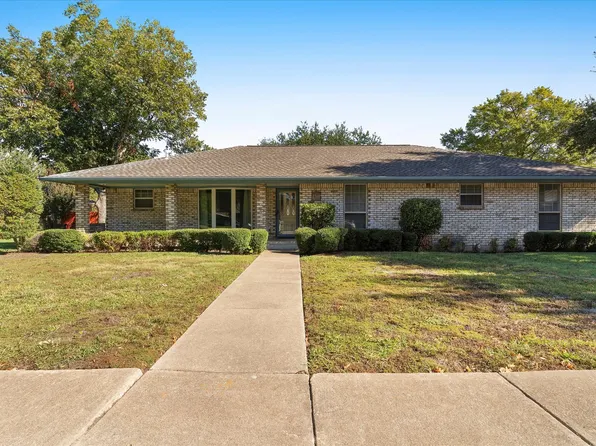 2310 Pembroke St, Garland, TX 75040