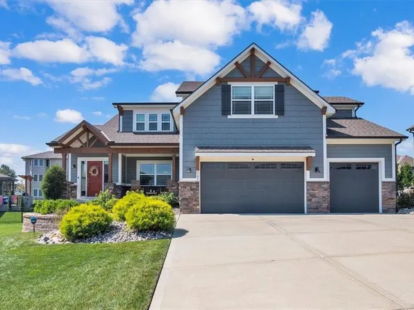 3197 SW Mowat Dr, Lees Summit, MO 64081