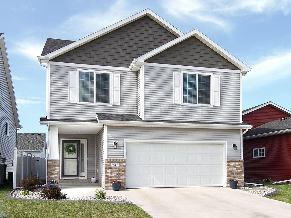 1st image of 948 30th Ave W