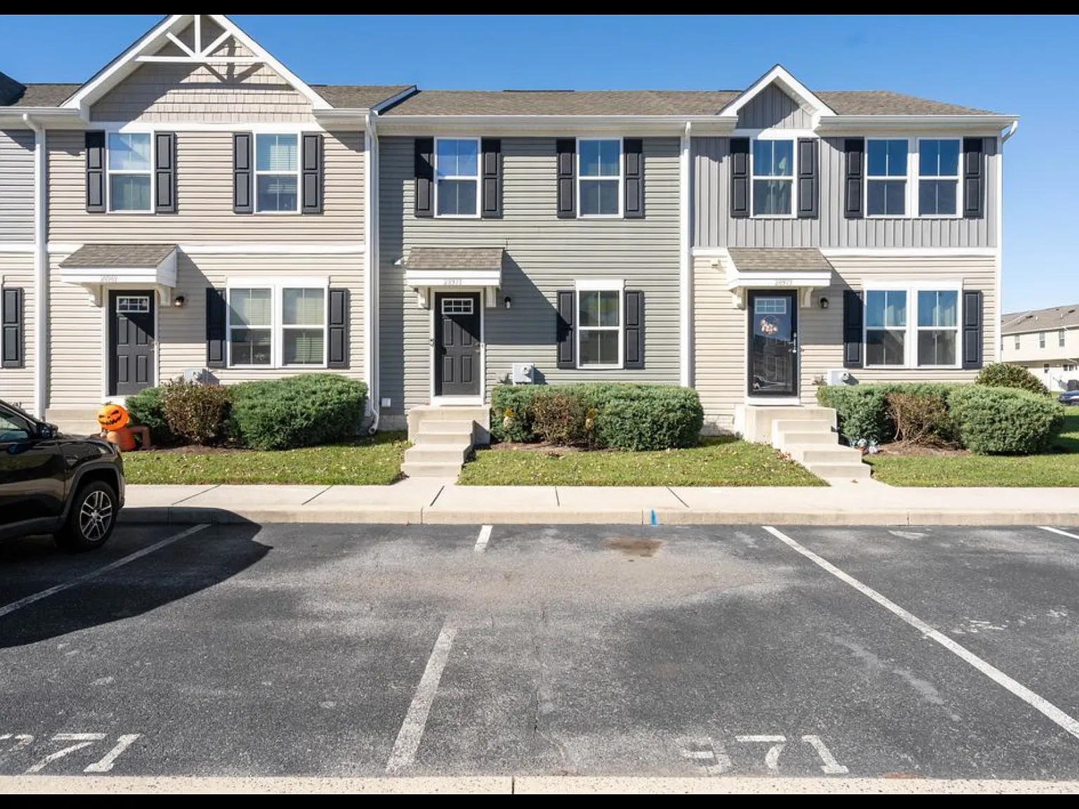 4 bed, 1220 sqft, $2,000 — Photo 2