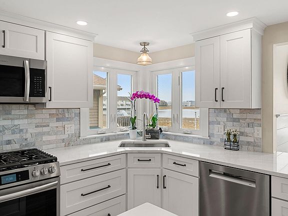 2nd image of 543 Winnacunnet Road