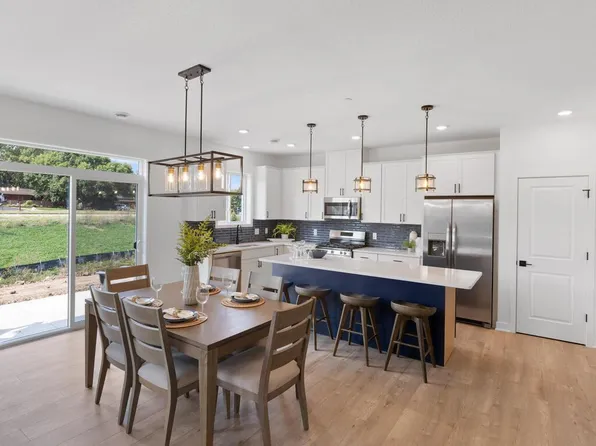 13590 Hollybrook Dr, Apple Valley, MN 55124