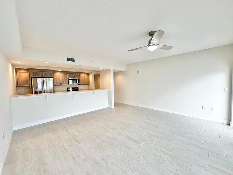 1825 Riverside Dr #404 — Photo 17