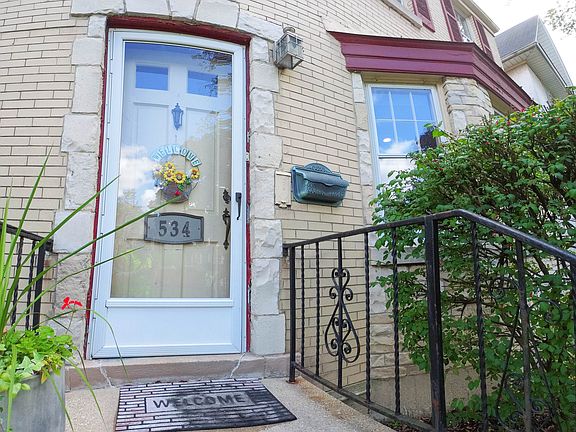 2nd image of 534 N Lombard Ave