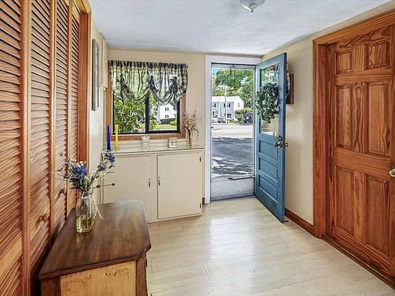 2nd image of 30 Abigail Adams Cir
