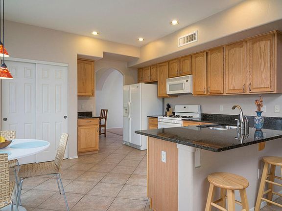 2nd image of 509 E Camino Agua Bonita