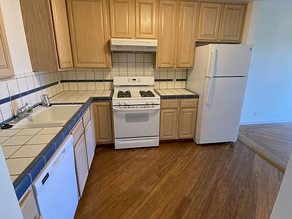 3rd image of 430 Masonic Ave