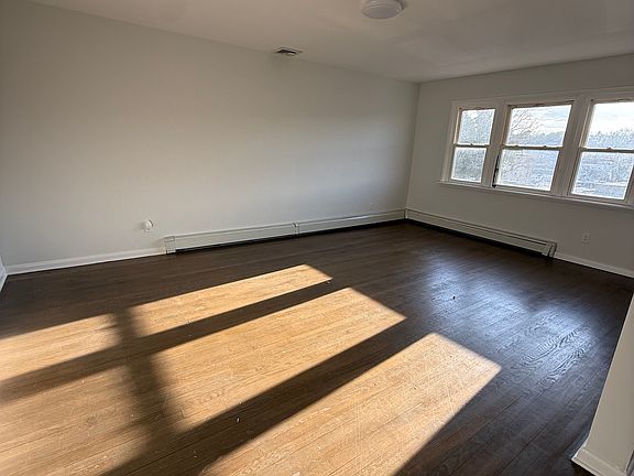 5th image of 105 Woodland Ave #2