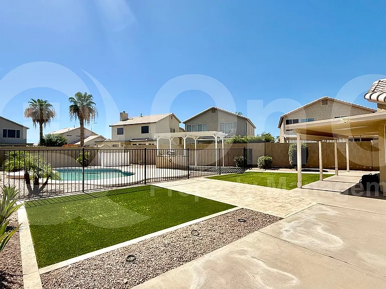 570 S Williams Pl — Photo 25