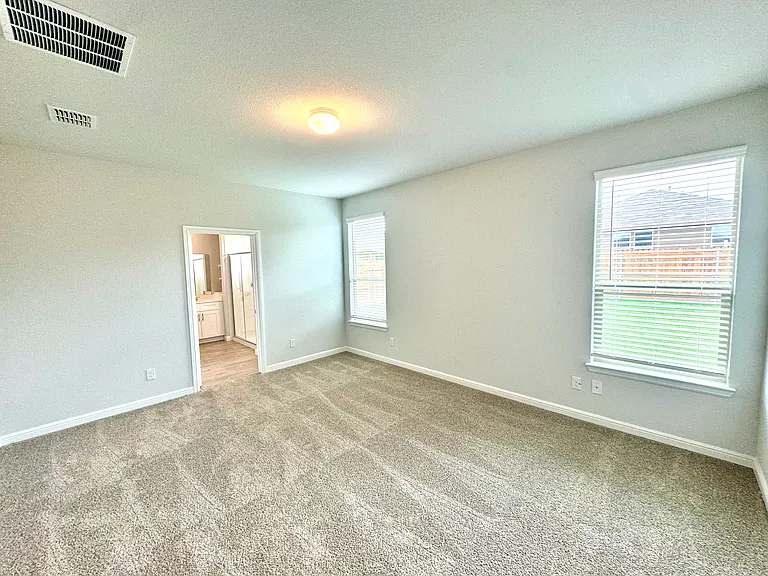 4308 Cornelia St — Photo 10