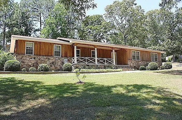 880 Locke Dr — Photo 1