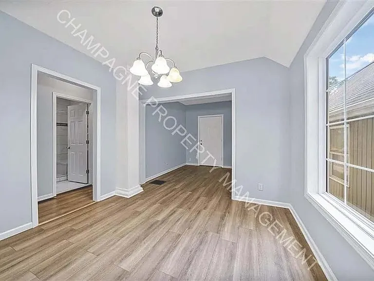 2454 Cypress Ave — Photo 8