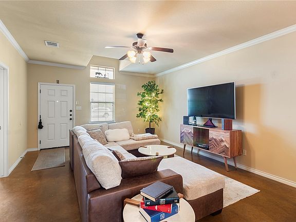 4th image of 3334 Travis Cole Ave
