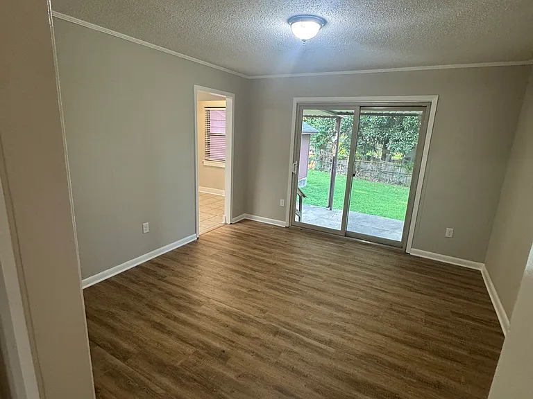 850 Hackberry Dr — Photo 3