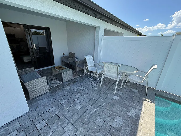 313 SW 47th Ter — Photo 23