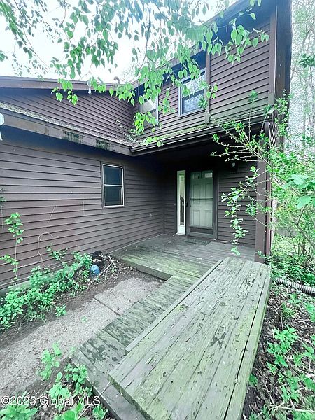 3rd image of 220 Woodscape Drive