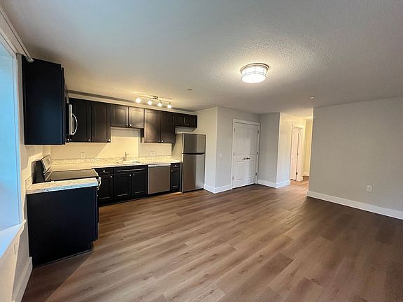 5th image of 8207-8215 N Montana Ave