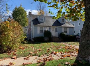 33 Summit Ave, Chatham, NJ 07928