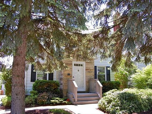 2nd image of 501 W Davis Ave