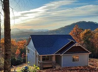 427 Solitude Ln, Hayesville, NC 28904
