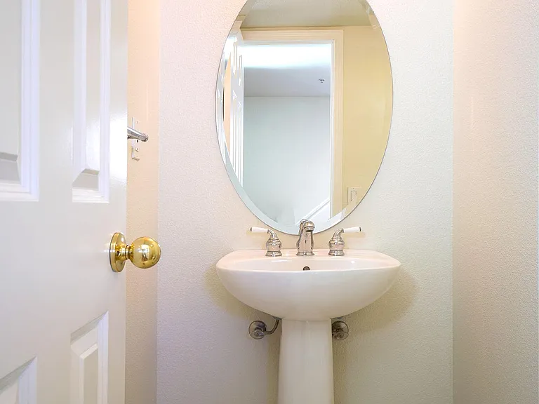 558 Driscoll Pl — Photo 16