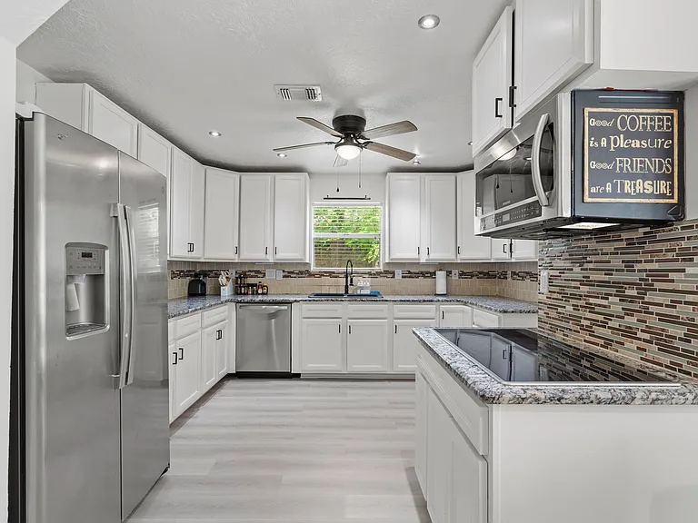604 Lochnell Dr — Photo 6