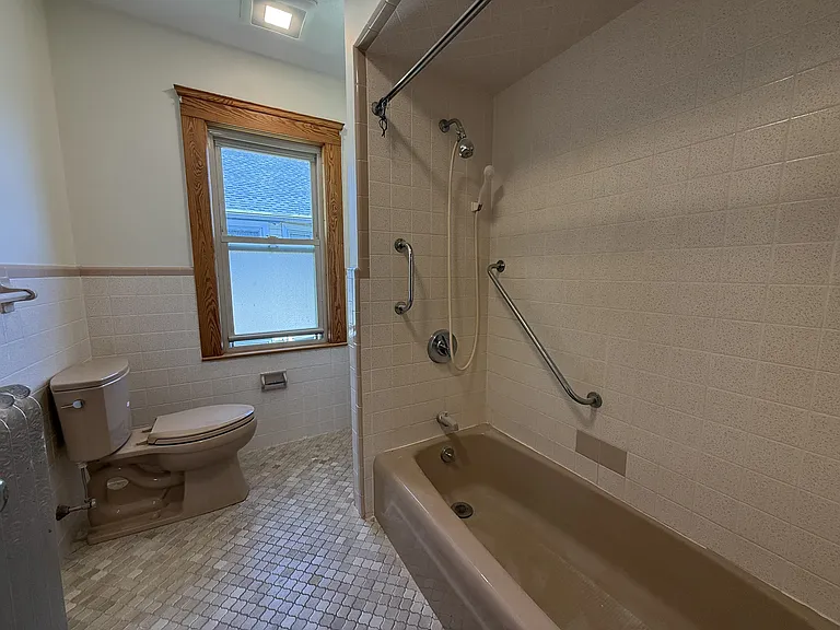 585 High St #2 — Photo 15