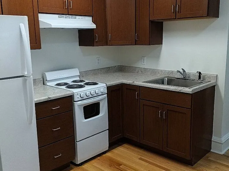 Ivy Manor Apartments — Photo 12