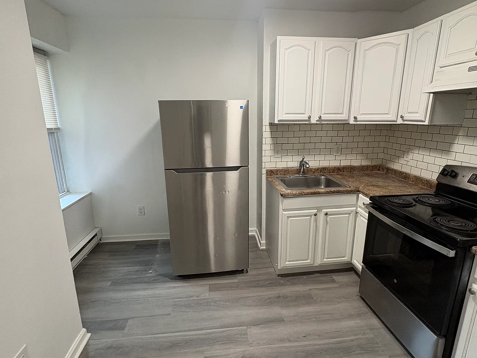 3 bed, 1200 sqft, $1,800 — Photo 3