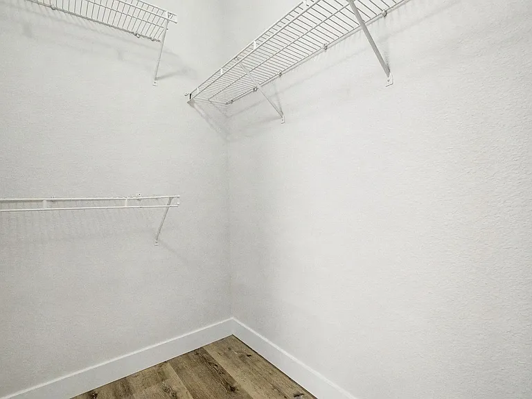 571 Kavanagh Pl — Photo 20