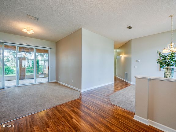 4th image of 1921 S Palomar Dr