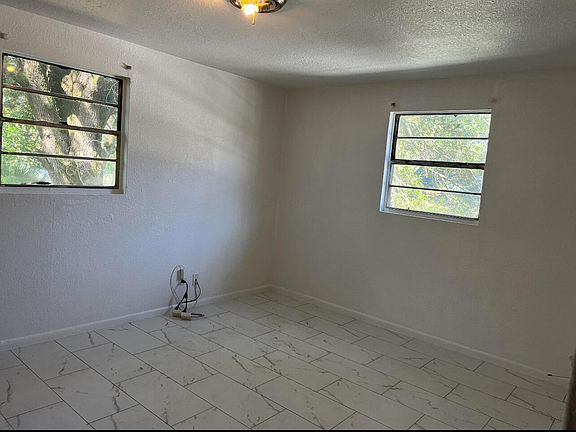 4th image of 929 W 27th Street