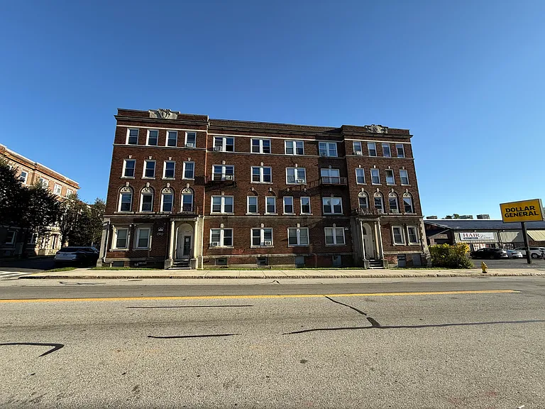 1039 Main St #7 — Photo 12