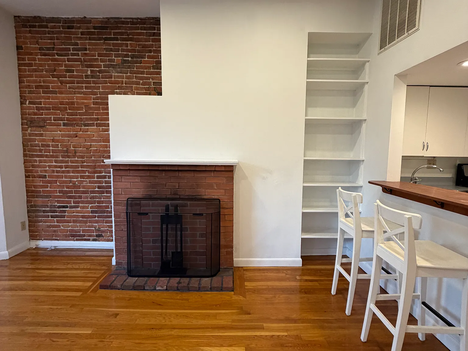 2 bed, 850 sqft, $3,900 — Photo 4