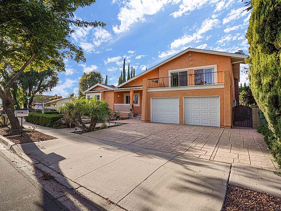 3rd image of 751 Velarde Dr