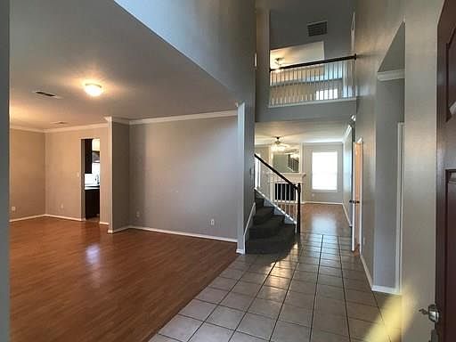 4th image of 2701 Gray Rock Dr